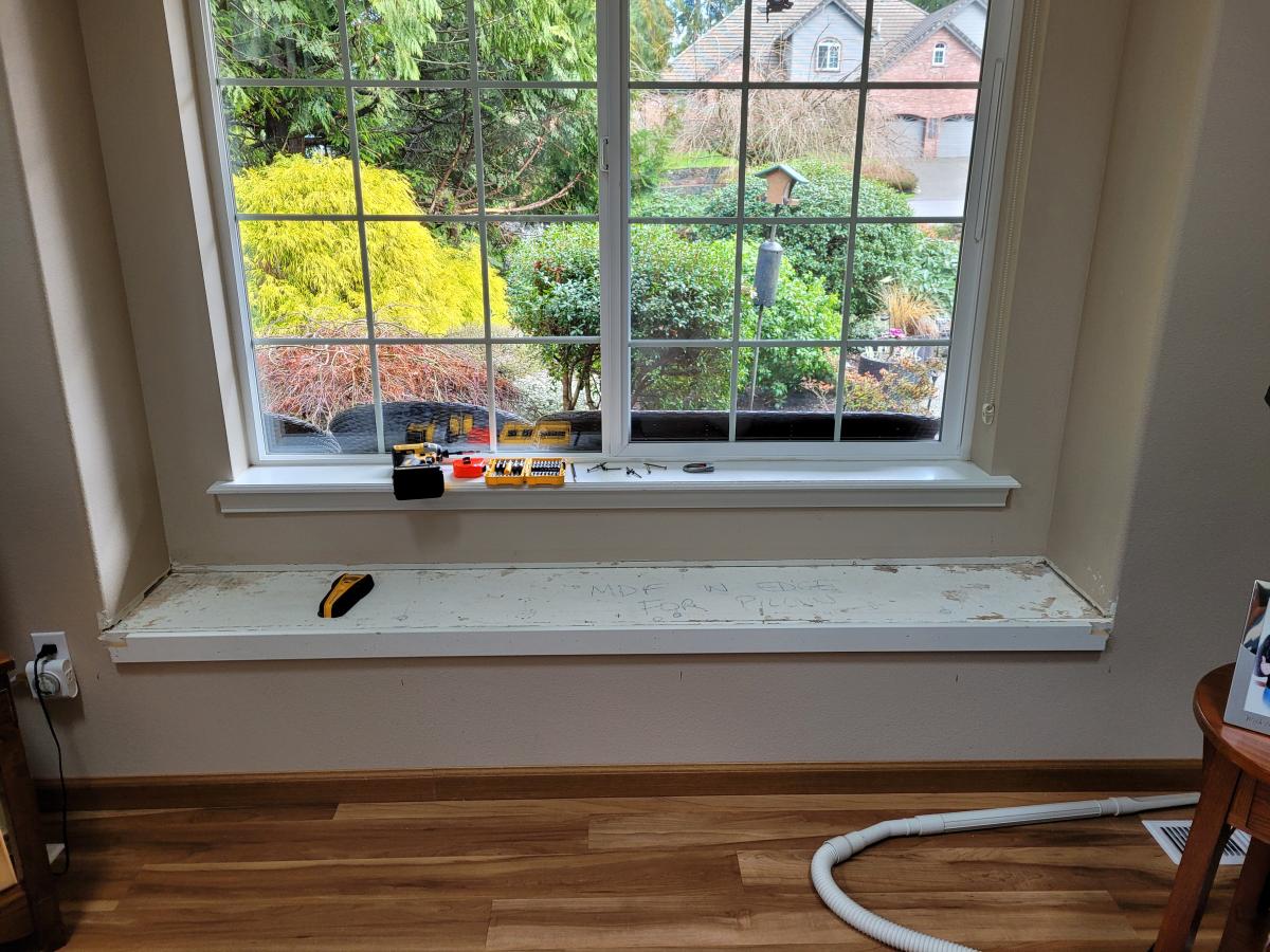 Window seat with drawers using the mudroom bench with easy drawers plan